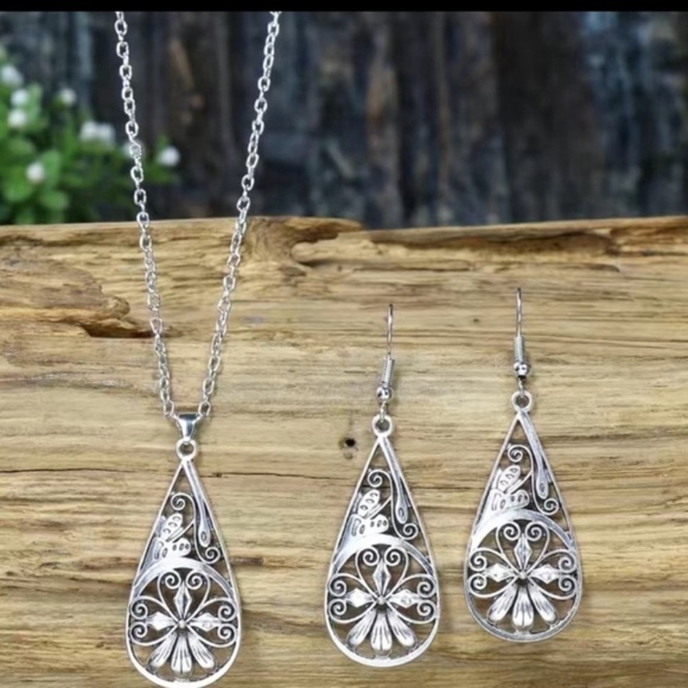 NWT! Earrings & Necklace Vintage Jewelry Retro Flower Waterdrop Design M…